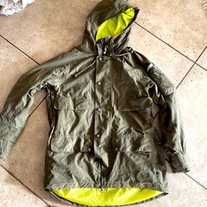Woman’s Burton snowboard jacket-olive green-size medium